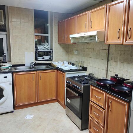 שארג'ה Arnim Suite - 3 Bedrooms Apartment מראה חיצוני תמונה
