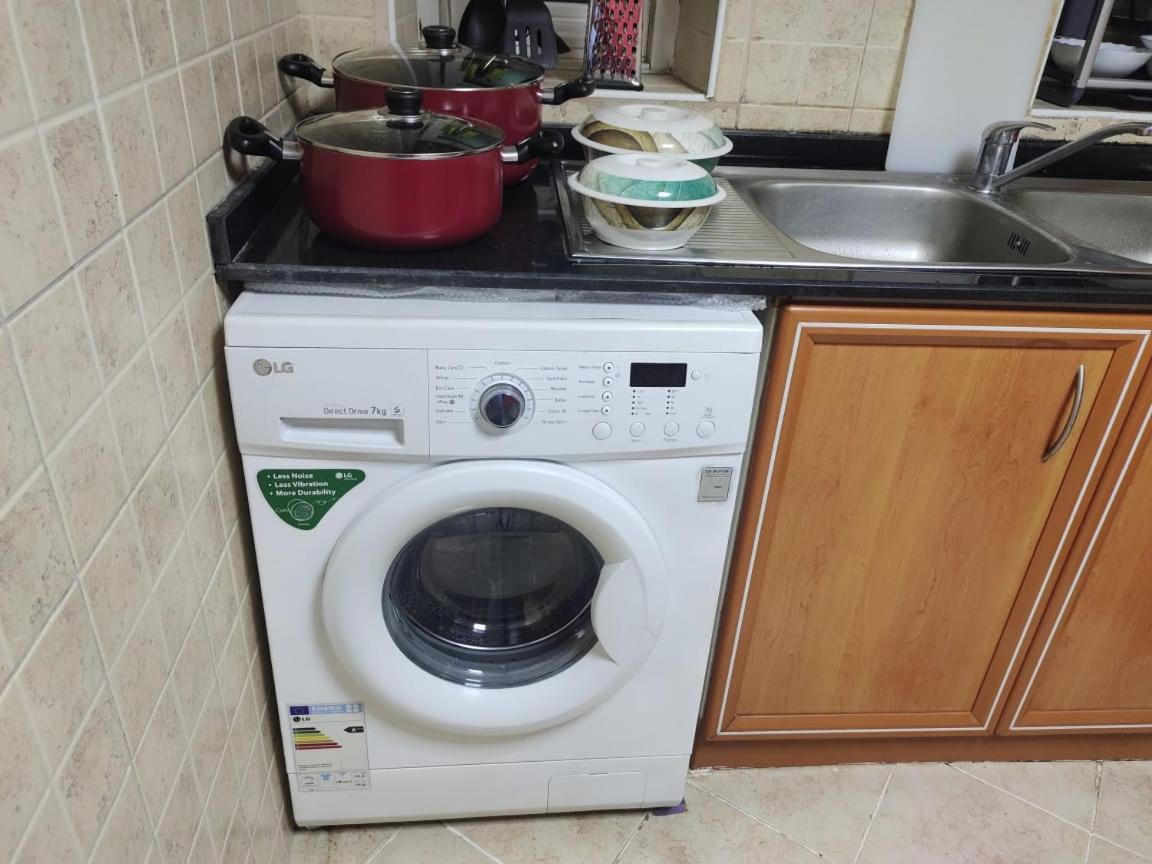 שארג'ה Arnim Suite - 3 Bedrooms Apartment מראה חיצוני תמונה