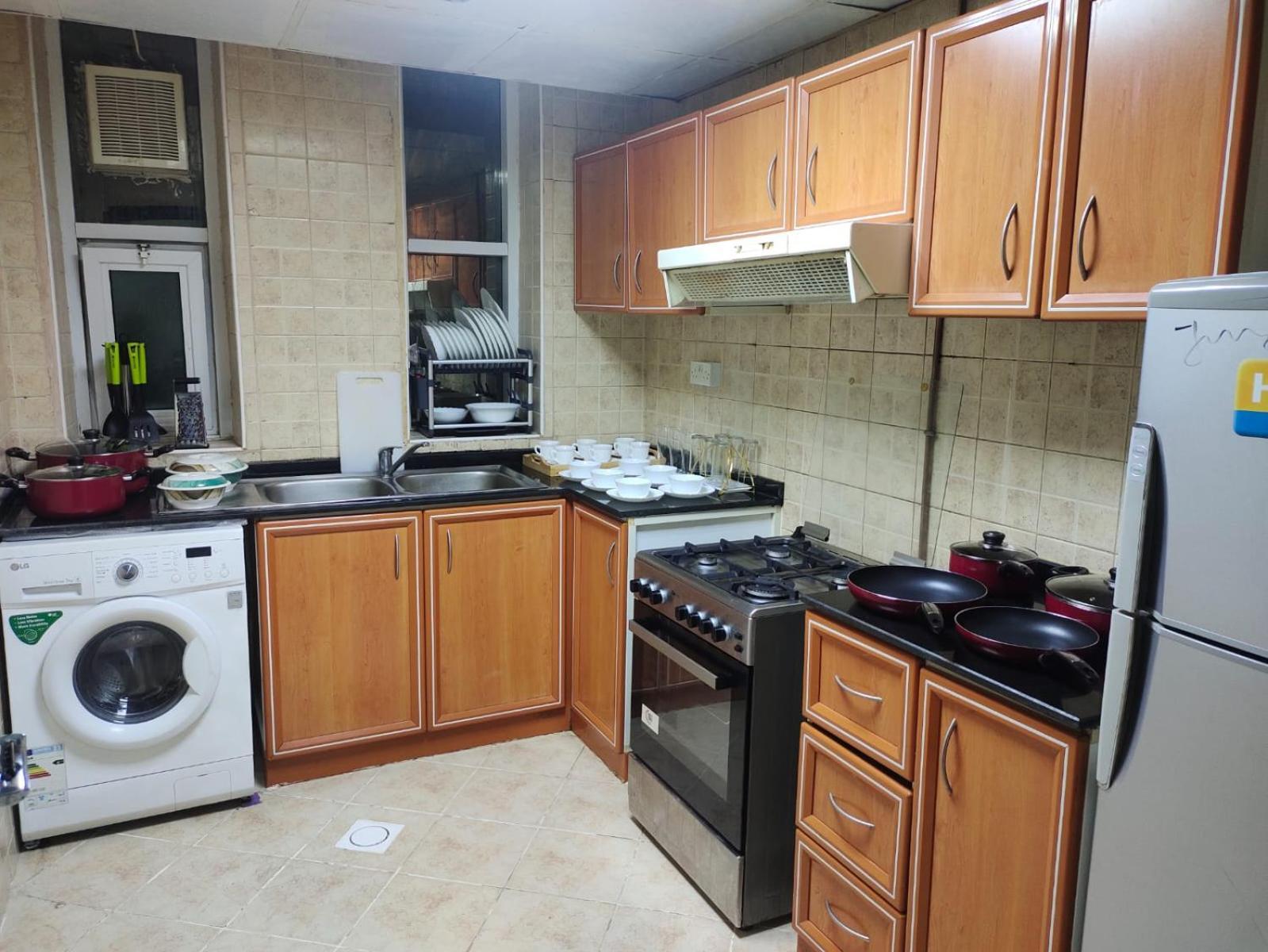שארג'ה Arnim Suite - 3 Bedrooms Apartment מראה חיצוני תמונה