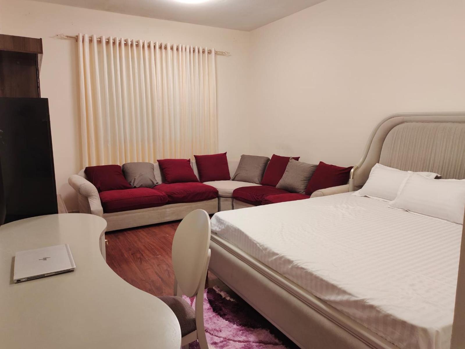 שארג'ה Arnim Suite - 3 Bedrooms Apartment מראה חיצוני תמונה