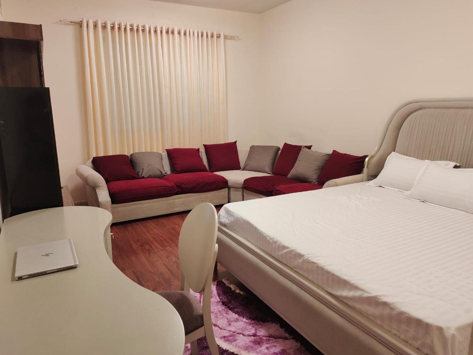 שארג'ה Arnim Suite - 3 Bedrooms Apartment מראה חיצוני תמונה
