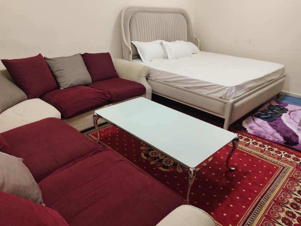 שארג'ה Arnim Suite - 3 Bedrooms Apartment מראה חיצוני תמונה